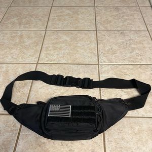 Men’s fanny pack for concealed carry.